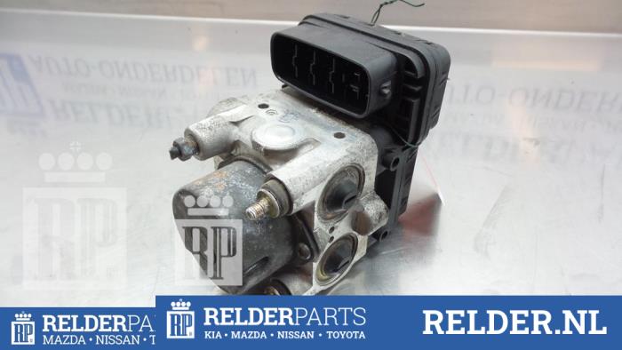 Usagé Ordinateur ABS Toyota RAV4 (A2) 2.0 D-4D 16V 4x4 Prix € 50,00 Règlement à la marge proposé par Relder Parts B.V.