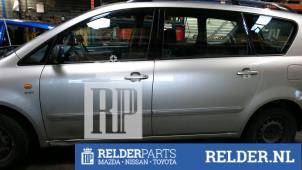 Używane Drzwi lewe przednie wersja 4-drzwiowa Toyota Avensis Verso (M20) 2.0 16V VVT-i D-4 Cena € 100,00 Procedura marży oferowane przez Relder Parts B.V.