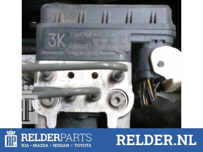 Używane Pompa ABS Toyota Avensis Verso (M20) 2.4 16V VVT-i D4 Cena € 50,00 Procedura marży oferowane przez Relder Parts B.V.