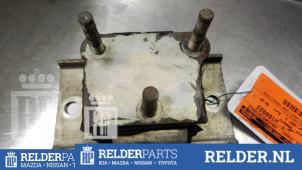 Engine mount from a Nissan Pathfinder (R51) 2.5 dCi 16V 4x4 2007