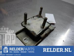 Engine mount from a Nissan Pathfinder (R51) 2.5 dCi 16V 4x4 2007