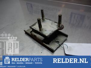 Engine mount from a Nissan Pathfinder (R51) 2.5 dCi 16V 4x4 2007
