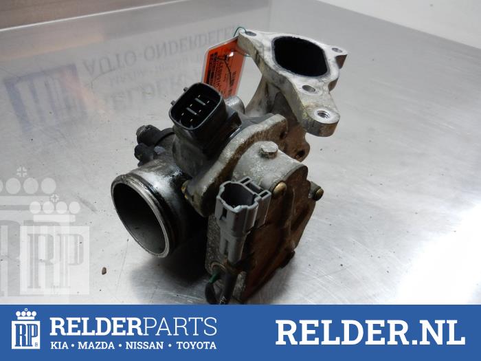 Boitier papillon d'un Toyota Avensis Verso (M20) 2.0 D-4D 16V 2004