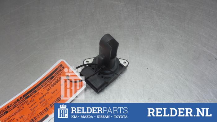 Usagé Débitmètre Toyota Yaris II (P9) 1.3 16V VVT-i Prix € 25,00 Règlement à la marge proposé par Relder Parts B.V.