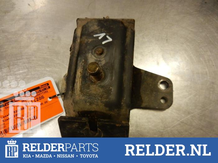 Used Engine mount Nissan King Cab/Pickup (D22) 2.5 dCi 16V Price € 27,00 Margin scheme offered by Relder Parts B.V.