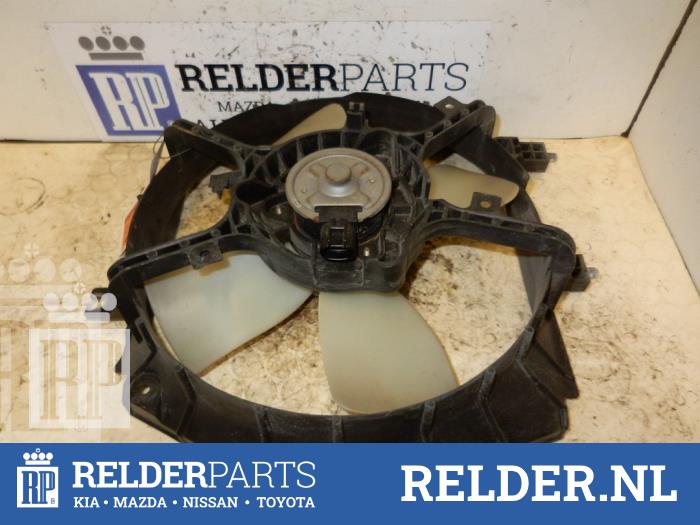 Używane Wentylator Mazda Premacy 1.8 16V Exclusive HP Cena € 36,00 Procedura marży oferowane przez Relder Parts B.V.