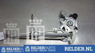Używane Mechanizm szyby prawej przedniej wersja 4-drzwiowa Toyota Yaris Verso (P2) 1.3 16V Cena € 30,00 Procedura marży oferowane przez Relder Parts B.V.