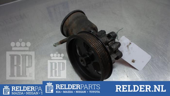 Usagé Pompe de direction Toyota Corolla Verso (R10/11) 2.2 D-4D 16V Cat Clean Power Prix € 35,00 Règlement à la marge proposé par Relder Parts B.V.
