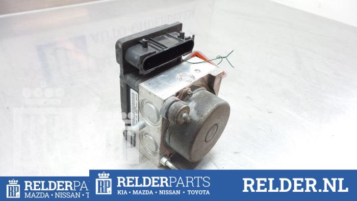 Używane Sterownik ABS Nissan Note (E11) 1.6 16V Cena € 60,00 Procedura marży oferowane przez Relder Parts B.V.