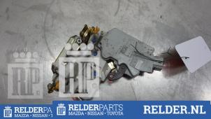 Używane Mechanizm blokady drzwi lewych przednich wersja 4-drzwiowa Nissan Primera (P11) 2.0 SRi 16V Cena € 36,00 Procedura marży oferowane przez Relder Parts B.V.