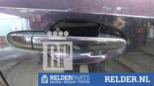 Używane Uchwyt drzwi prawych tylnych wersja 4-drzwiowa Mazda 2 (DE) 1.4 CDVi 16V Cena € 20,00 Procedura marży oferowane przez Relder Parts B.V.