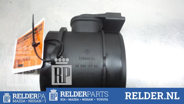 Begagnade Luftflödesmätare Mazda 3 (BK12) 1.6 CiTD 16V Pris € 25,00 Marginaltabell erbjuds av Relder Parts B.V.