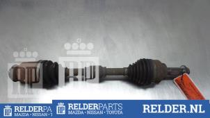 Usagé Arbre de transmission avant droit Mazda 3 Sport (BK14) 1.6i 16V Prix € 45,00 Règlement à la marge proposé par Relder Parts B.V.