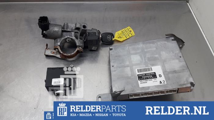 Używane Komputer sterowania silnika Toyota Avensis Wagon (T25/B1E) 2.2 D-4D 16V Cena € 70,00 Procedura marży oferowane przez Relder Parts B.V.