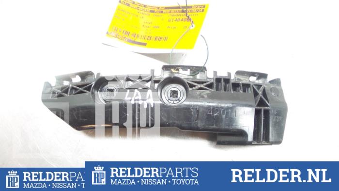 Rear bumper bracket, left from a Toyota RAV4 (A3) 2.0 16V VVT-i 4x4 2009