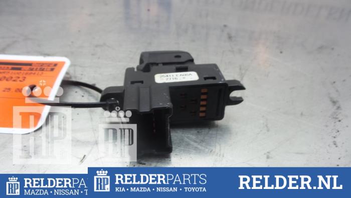 Usados Interruptor de ventanilla eléctrica Nissan Pathfinder (R51) 2.5 dCi 16V 4x4 Precio € 23,00 Norma de margen ofrecido por Relder Parts B.V.
