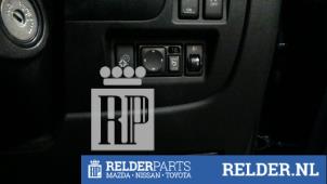 Usagé Commutateur rétroviseur Nissan Micra (K13) 1.2 12V DIG-S Prix € 15,00 Règlement à la marge proposé par Relder Parts B.V.
