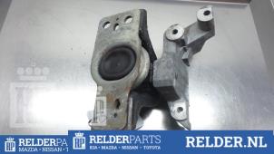 Engine mount from a Nissan Note (E11) 1.6 16V 2007