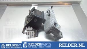 Engine mount from a Nissan Note (E11) 1.6 16V 2007