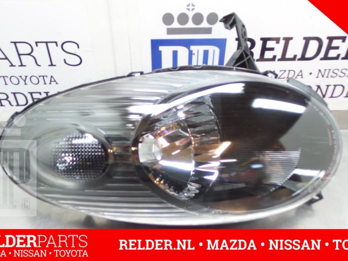 Reflektor lewy z Nissan Micra (K12) 1.2 16V 2005