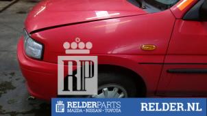 Gebrauchte Kotflügel links vorne Mazda Demio (DW) 1.3 16V Preis € 32,00 Margenregelung angeboten von Relder Parts B.V.