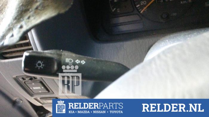 Używane Przelacznik kierunkowskazu Toyota Land Cruiser 90 (J9) 3.0 TD Cena € 30,00 Procedura marży oferowane przez Relder Parts B.V.