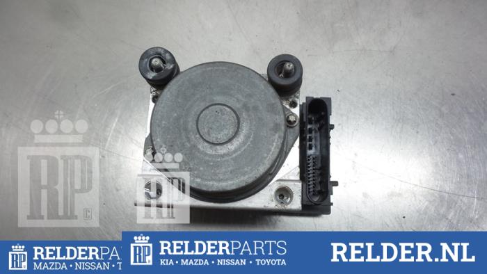 Używane Pompa ABS Nissan Note (E11) 1.6 16V Cena € 60,00 Procedura marży oferowane przez Relder Parts B.V.