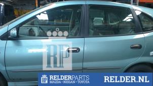 Używane Drzwi lewe tylne wersja 4-drzwiowa Nissan Almera Tino (V10M) 2.0 16V CVT Cena € 81,00 Procedura marży oferowane przez Relder Parts B.V.