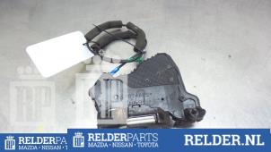 Używane Mechanizm blokady drzwi lewych przednich wersja 4-drzwiowa Toyota Corolla Verso (R10/11) 2.2 D-4D 16V Cena € 36,00 Procedura marży oferowane przez Relder Parts B.V.