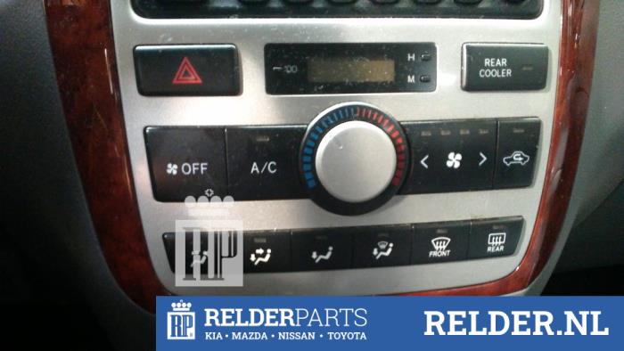 Toyota Avensis Verso 01- Heater control panels stock