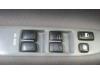 Toyota Avensis Verso (M20) 2.0 D-4D 16V Electric window switch