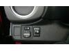 Przelacznik lusterka z Toyota Yaris III (P13), 2010 / 2020 1.33 16V Dual VVT-I, Hatchback, Benzyna, 1.329cc, 73kW (99pk), FWD, 1NRFE, 2011-09 / 2017-03, NSP13 2012