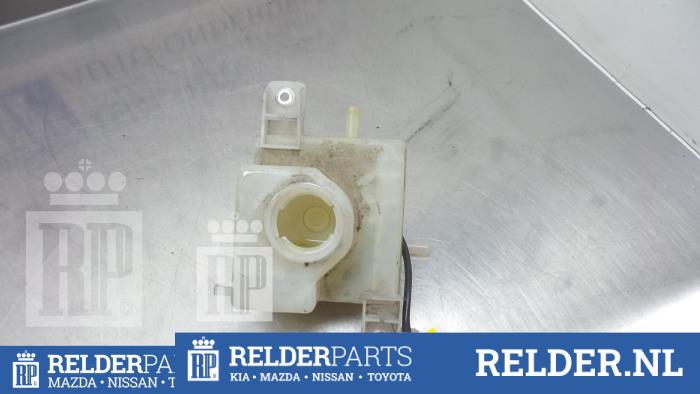 Used Toyota Prius Plus Zvw4 1 8 16v Brake Fluid Reservoir Relder Brake Fluid Reservoir From A Toyota Prius 09 Used