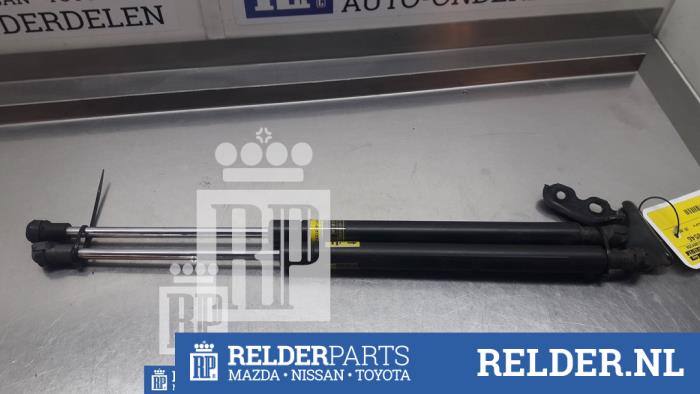 Set of tailgate gas struts from a Toyota Verso S 1.4 D-4D 2012
