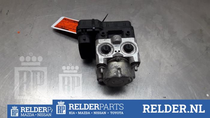 Begagnade ABS-pump Toyota RAV4 (A3) 2.2 D-4D 16V 4x4 Pris € 90,00 Marginaltabell erbjuds av Relder Parts B.V.