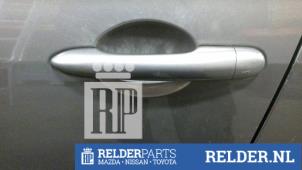 Usagé Poignée de porte avant gauche Nissan Primera (P12) 1.6 16V Prix € 23,00 Règlement à la marge proposé par Relder Parts B.V.
