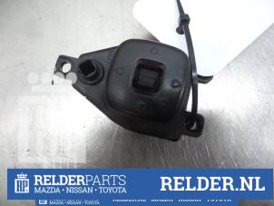 Używane Przelacznik lusterka Mazda 323 (BJ12) 1.6 16V Cena € 18,00 Procedura marży oferowane przez Relder Parts B.V.