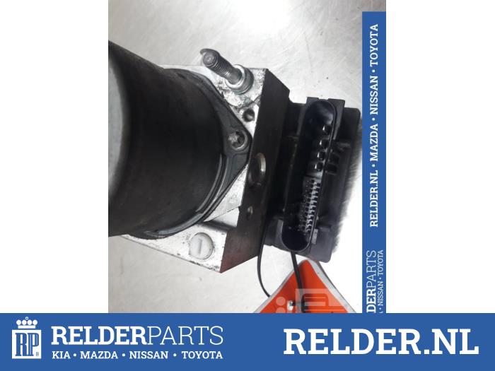 Usagé Ordinateur ABS Toyota Corolla Verso (R10/11) 2.2 D-4D 16V Prix € 50,00 Règlement à la marge proposé par Relder Parts B.V.