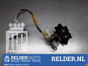 Używane Mechanizm zamka tylnej klapy Toyota Avensis Verso (M20) 2.0 16V VVT-i D-4 Cena € 27,00 Procedura marży oferowane przez Relder Parts B.V.