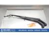 Front wiper arm from a Toyota Yaris Verso (P2), 1999 / 2005 1.3 16V, MPV, Petrol, 1.299cc, 63kW (86pk), FWD, 2NZFE, 1999-08 / 2002-10, NCP22 2001