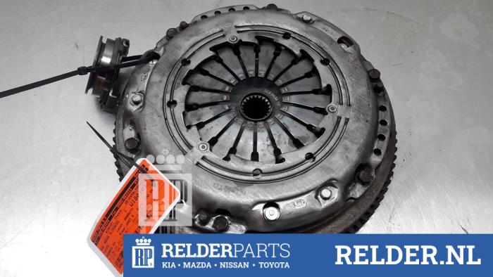 Gebrauchte Doppelte Masse Schwungrad Toyota Avensis Wagon (T25/B1E) 2.0 16V D-4D Preis € 225,00 Margenregelung angeboten von Relder Parts B.V.