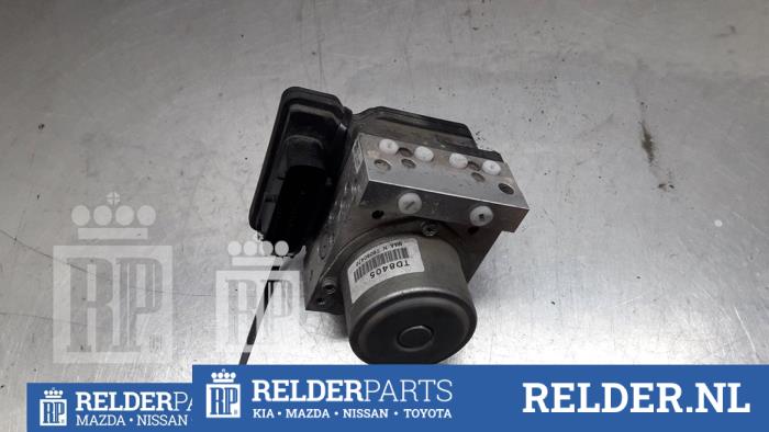 Używane Pompa ABS Nissan X-Trail (T31) 2.0 XE,SE,LE dCi 16V 4x2 Cena € 90,00 Procedura marży oferowane przez Relder Parts B.V.