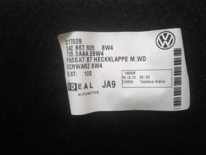 Verkleidung Heckklappe van een Volkswagen Passat (362) 1.6 TDI 16V Bluemotion 2011