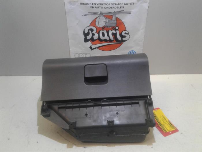 Begagnade Handskfack Volkswagen Polo IV (9N1/2/3) 1.4 TDI 75 Pris € 30,00 Marginaltabell erbjuds av Baris Schiedam