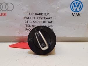 Usagé Commutateur lumière Volkswagen Polo Prix € 15,00 Règlement à la marge proposé par Baris Schiedam
