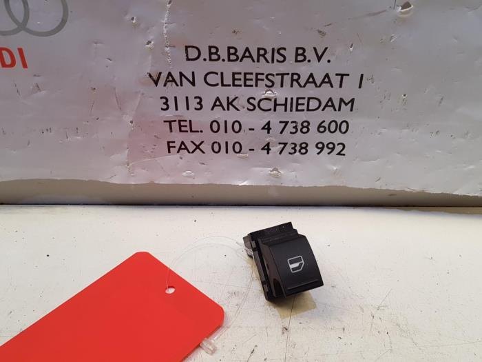 Electric window switch from a Volkswagen Passat Variant (3C5) 2.0 TDI 16V 140 2006