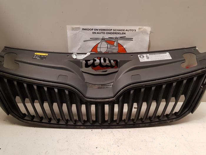 Używane Grill Skoda Rapid 1.2 HTP 12V Cena € 20,00 Procedura marży oferowane przez Baris Schiedam