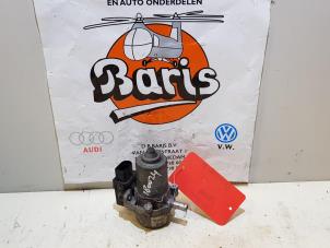 Usados Bomba de vacío de servofreno Volkswagen Golf V (1K1) 1.6 FSI 16V Precio € 25,00 Norma de margen ofrecido por Baris Schiedam