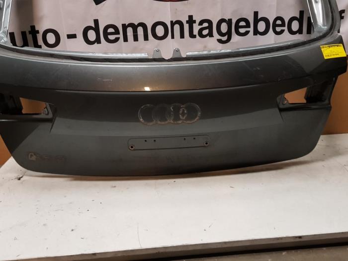 Hayon arrière d'un Audi A6 2012