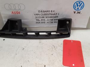 Gebrauchte Stoßstangenstütze rechts vorne Volkswagen Caddy III (2KA,2KH,2CA,2CH) 1.9 TDI Preis € 10,00 Margenregelung angeboten von Baris Schiedam